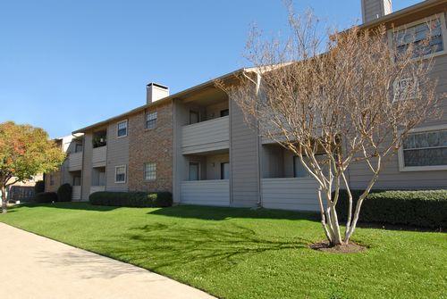 Summer Brook affordable apartments in Arlington, TX found